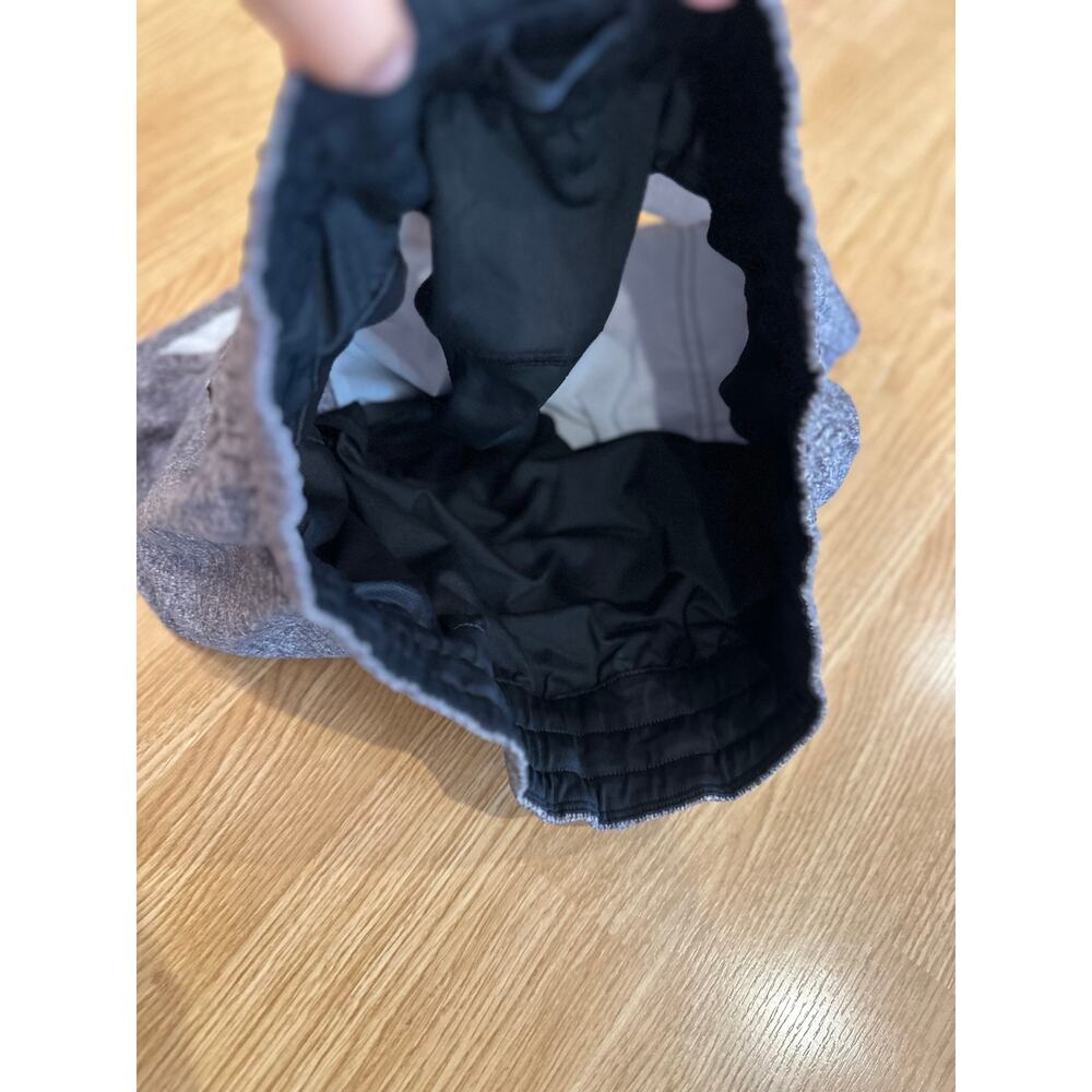 Lululemon Women’s Tracker Short V 4”, Size 8 - Picture 6 of 7